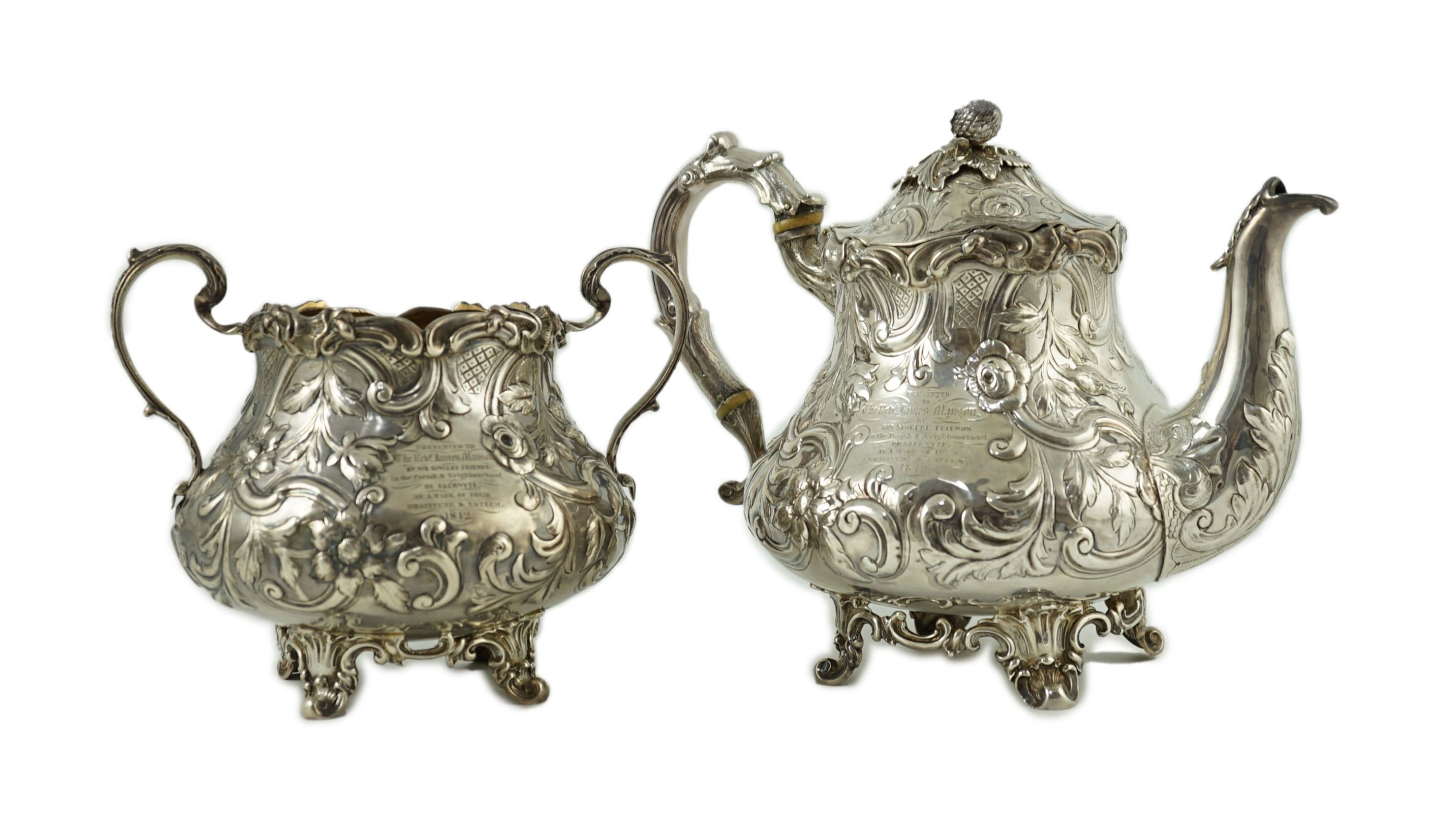 An early Victorian silver teapot and matching sugar bowl, by John Wellby